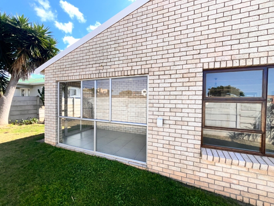 2 Bedroom Property for Sale in Wavecrest Eastern Cape